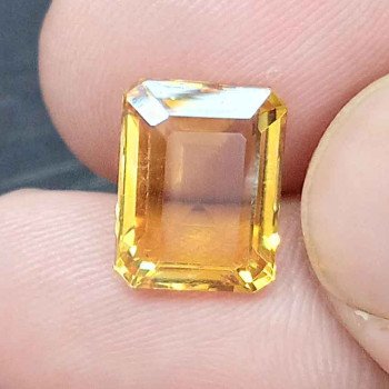 Yellow Topaz 5.25 Carat / 5.67 Ratti Yellow Topaz 5.25 Carat / 5.67 Ratti