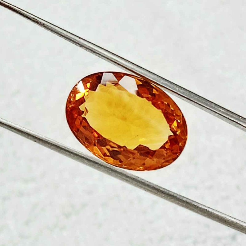 Yellow Topaz 7.65 Carat / 8.26 Ratti