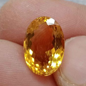 Yellow Topaz 6.72 Carat /7.25 Ratti