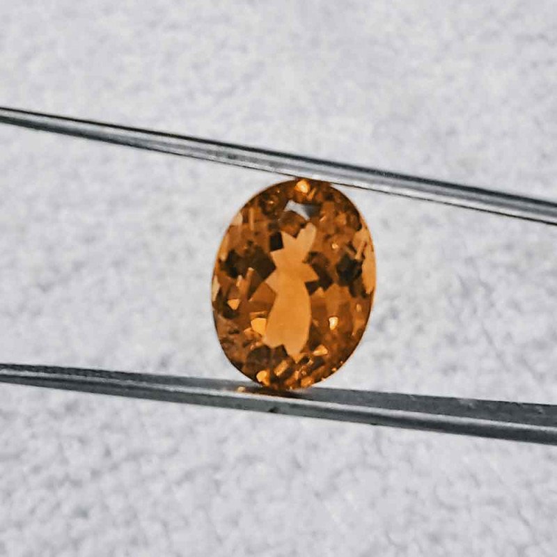 Yellow Topaz 5.42 Carat / 5.85 Ratti