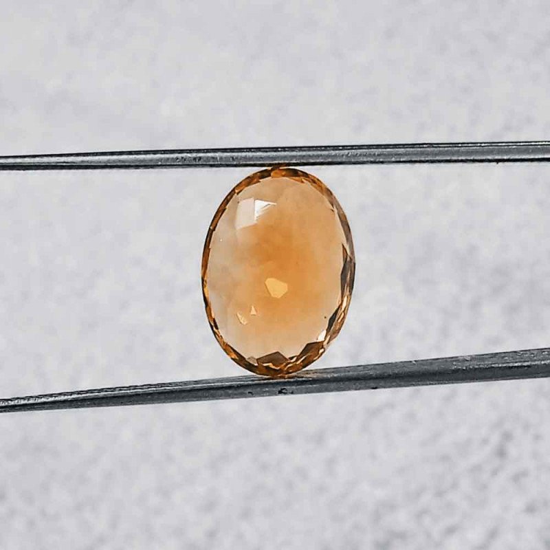 Yellow Topaz 5.04 Carat / 5.44 Ratti